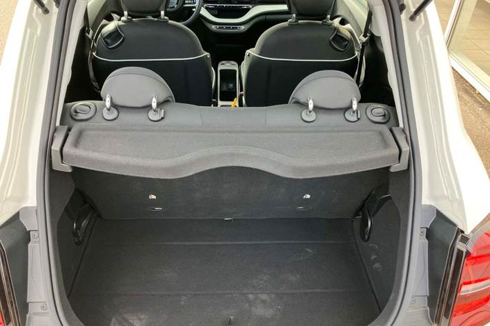 Hvid Fiat 500e fra 2022