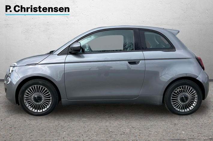 Grå Fiat 500e fra 2022