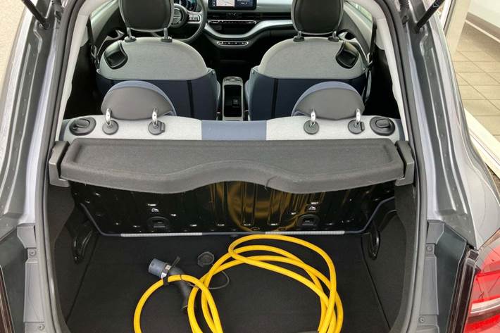 Grå Fiat 500e fra 2022