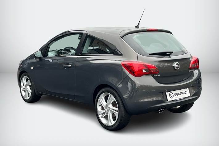 Sort Opel Corsa fra 2016