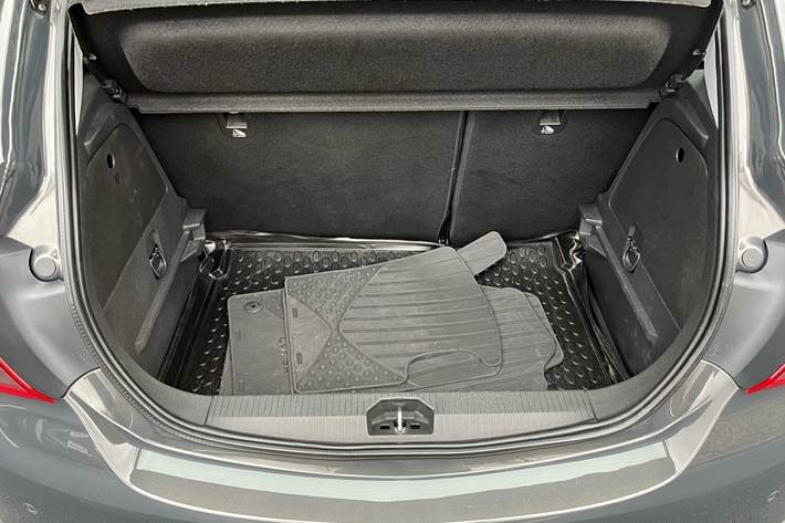 Sort Opel Corsa fra 2016