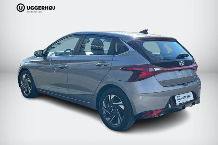 Grå Hyundai i20 fra 2023