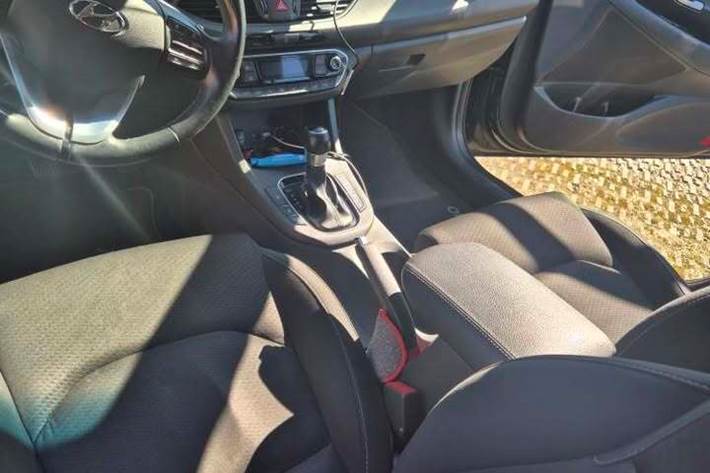 Sort Hyundai i30 fra 2020