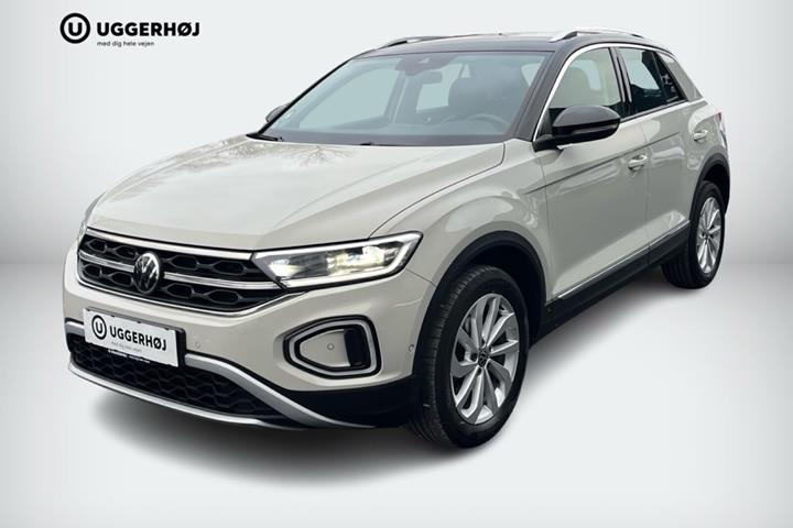 Grå VW T-Roc fra 2023 set udefra