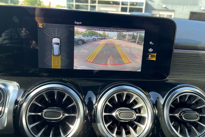 Sort Mercedes EQB 300 fra 2022