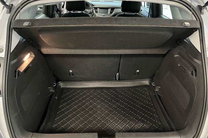 Grå Opel Crossland fra 2020