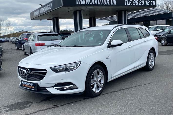 Hvid Opel Insignia fra 2018