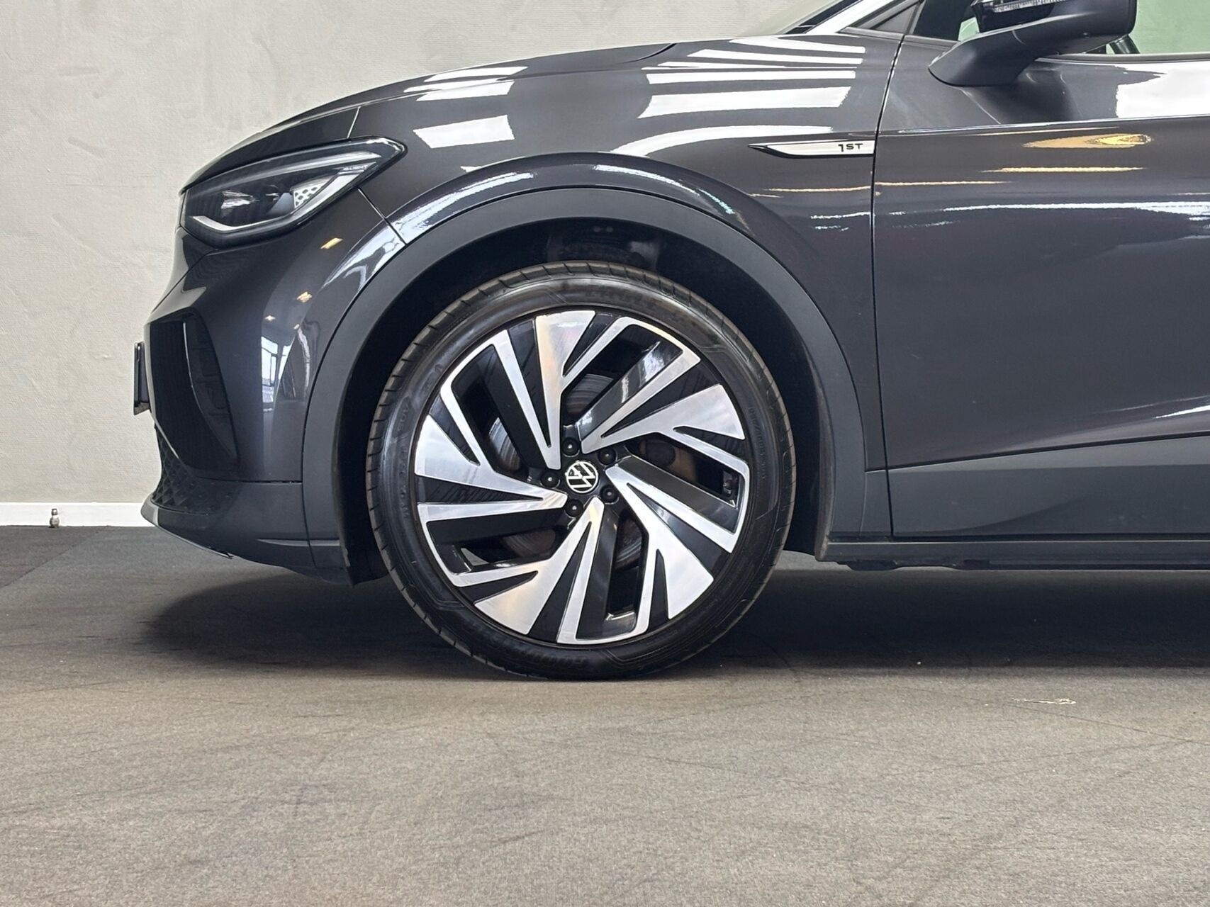 Grå VW ID.4 fra 2020 set udefra