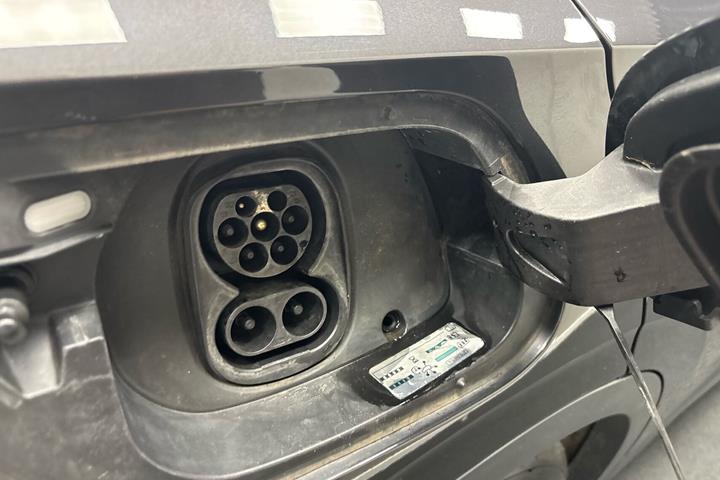 Grå VW ID.4 fra 2020