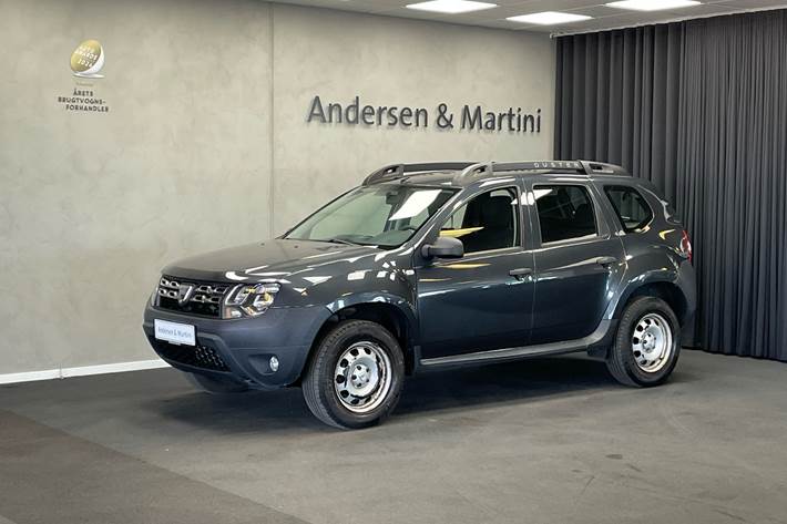 Grå Dacia Duster fra 2016 set udefra