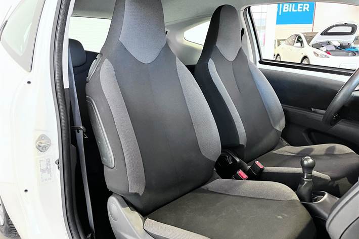 Hvid Toyota Aygo fra 2015