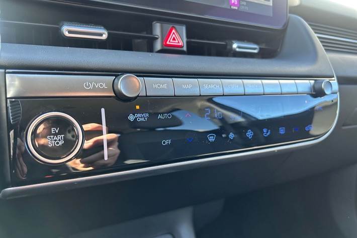 Grå Hyundai Ioniq 5 fra 2025