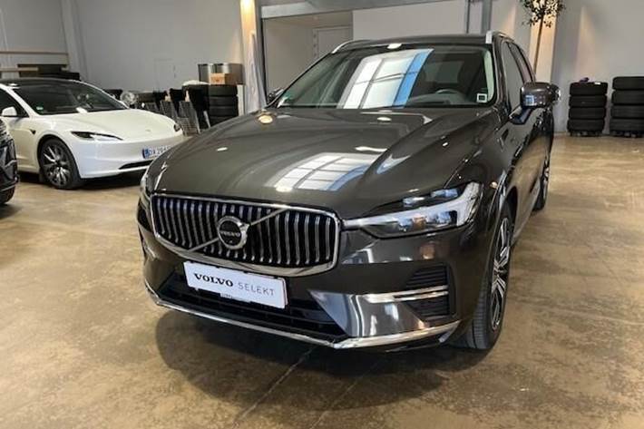 Grå Volvo XC60 fra 2022