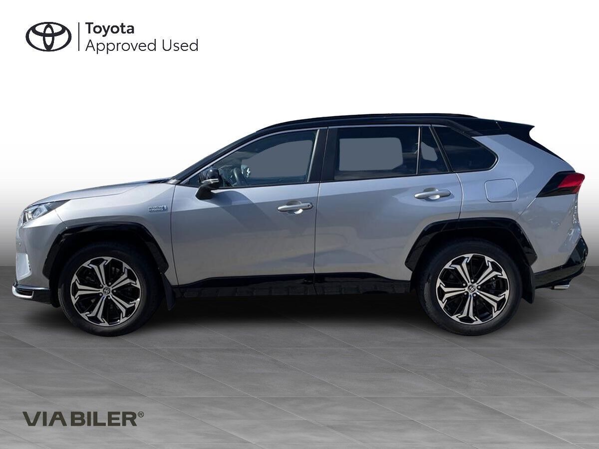 Sølv Toyota RAV4 Plug-in fra 2021
