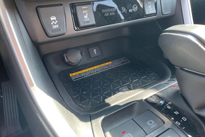Sølv Toyota RAV4 Plug-in fra 2021