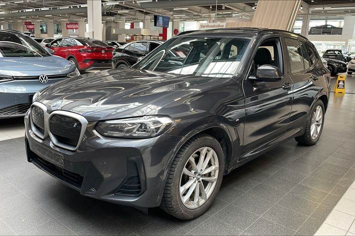 Grå BMW iX3 fra 2023