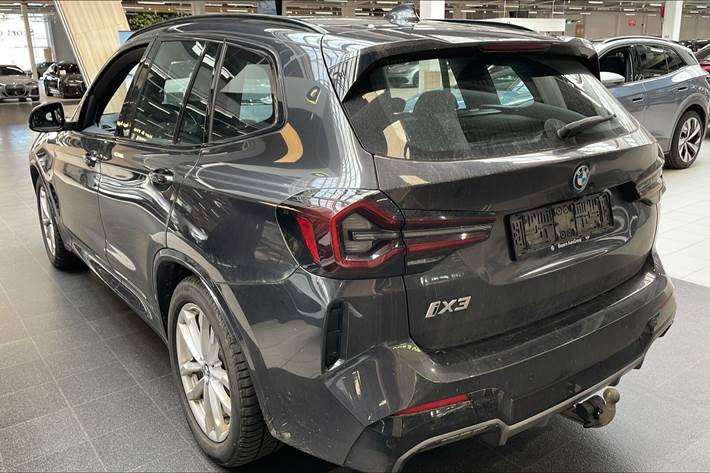 Grå BMW iX3 fra 2023