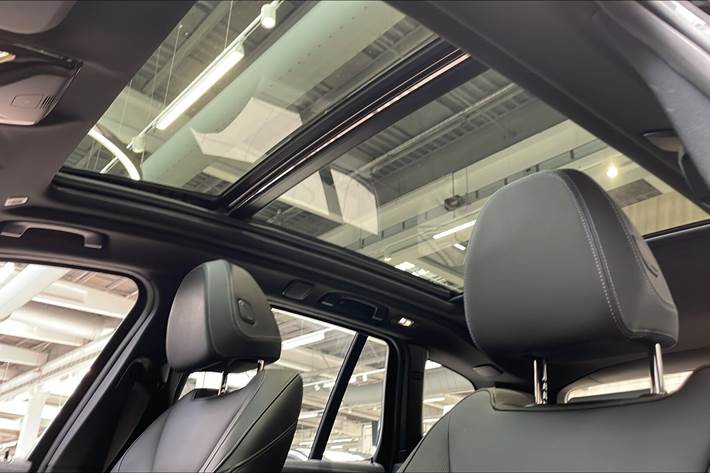 Grå BMW iX3 fra 2023