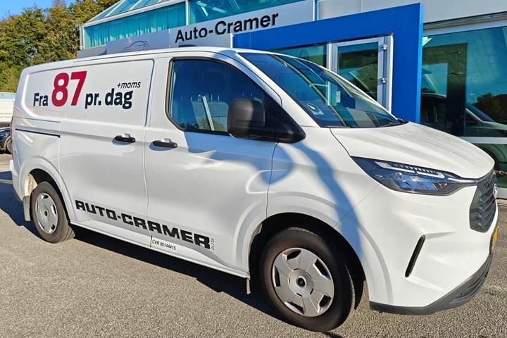 Hvid Ford Transit Custom fra 2024 set udefra