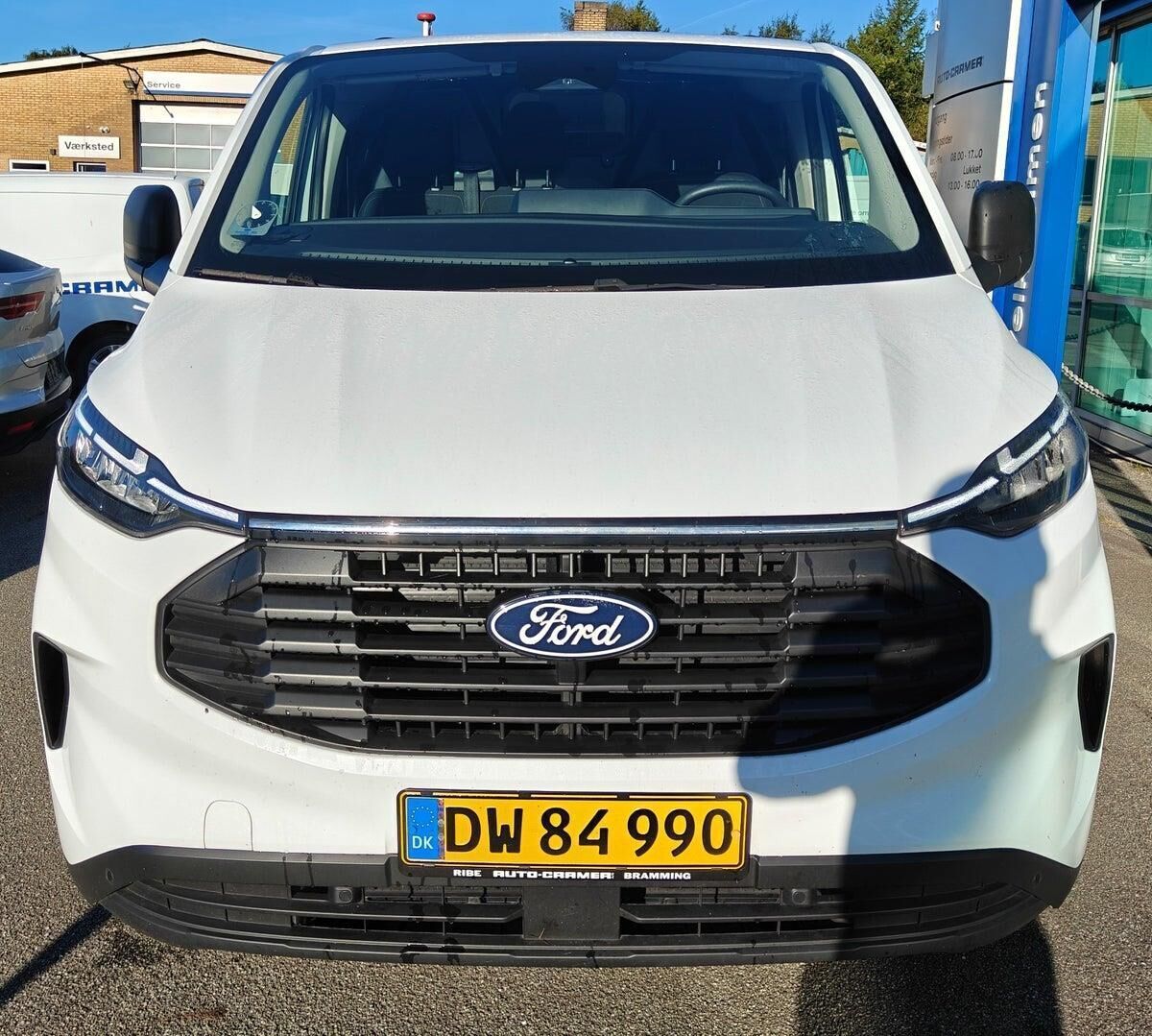 Hvid Ford Transit Custom fra 2024