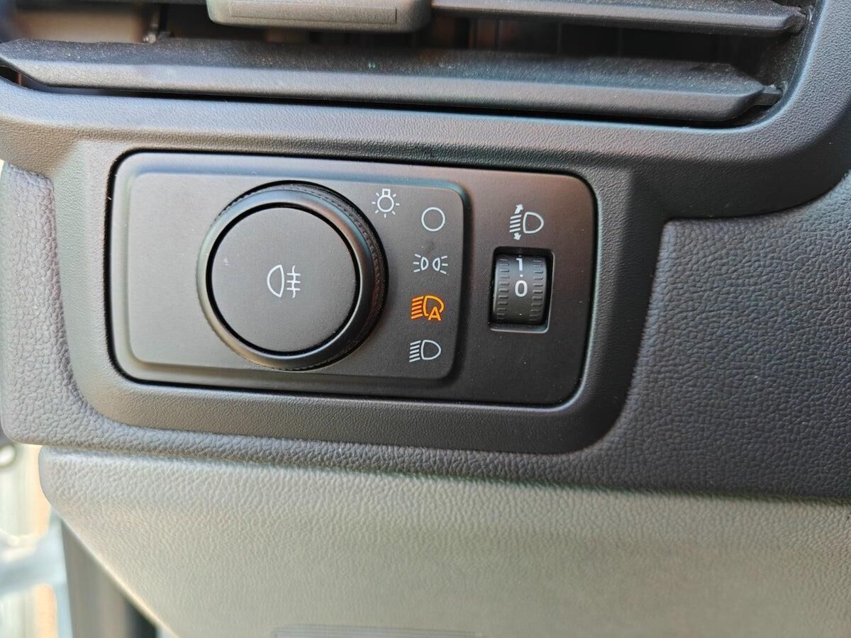 Hvid Ford Transit Custom fra 2024