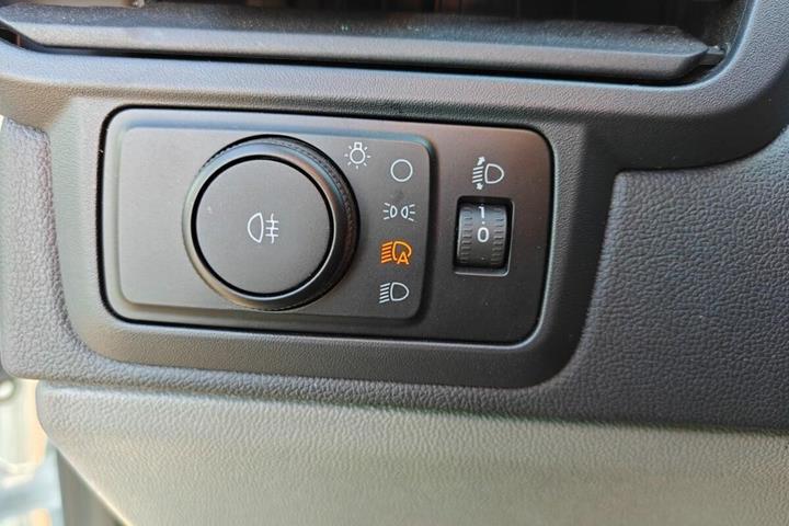 Hvid Ford Transit Custom fra 2024