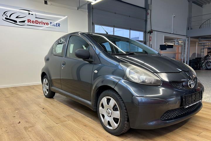 Grå Toyota Aygo fra 2008