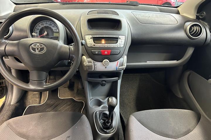 Grå Toyota Aygo fra 2008