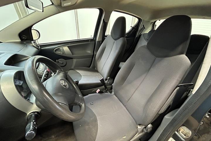 Grå Toyota Aygo fra 2008