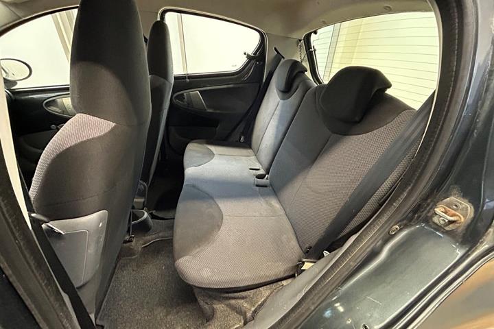 Grå Toyota Aygo fra 2008