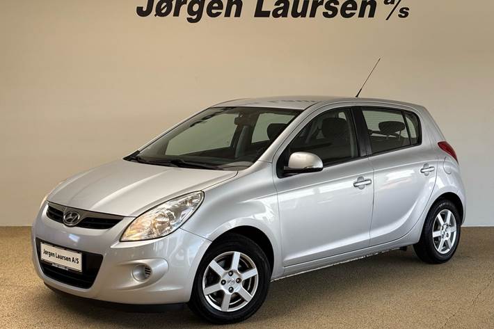 Sølv Hyundai i20 fra 2012