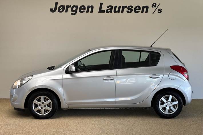 Sølv Hyundai i20 fra 2012