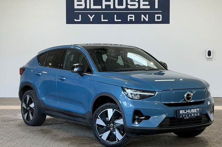 Blå Volvo C40 fra 2024 set udefra