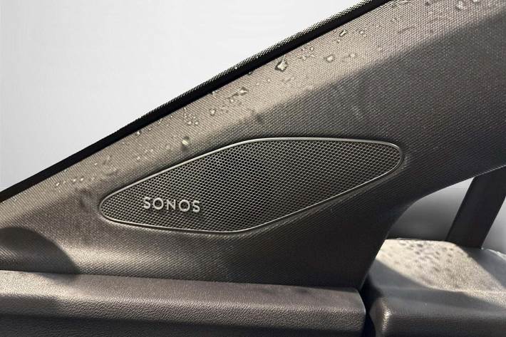 Blå Audi Q4 e-tron fra 2024