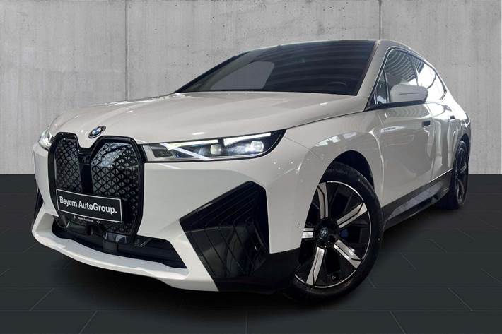 Hvid BMW iX fra 2023