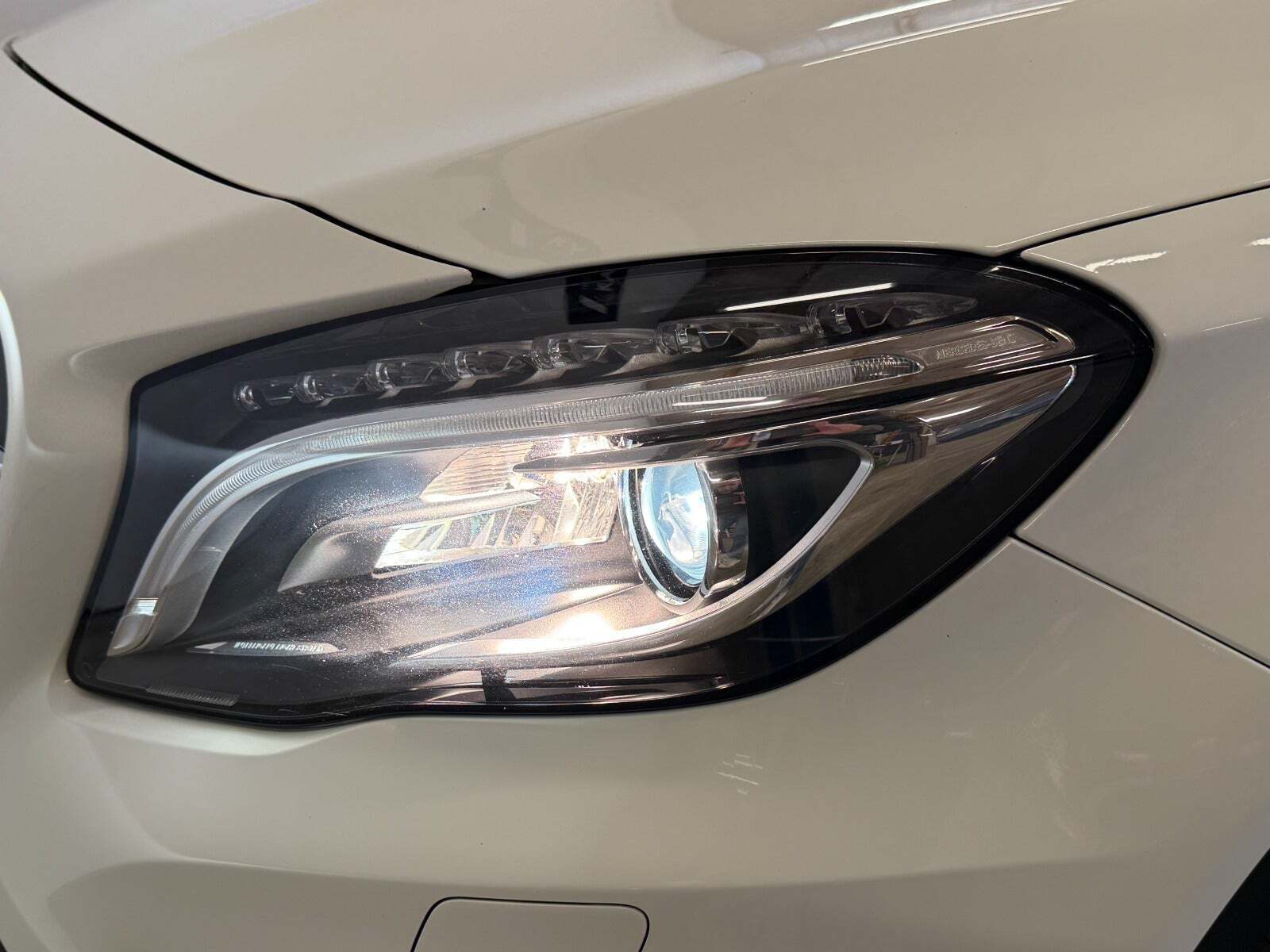 Hvid Mercedes GLA220 d fra 2017