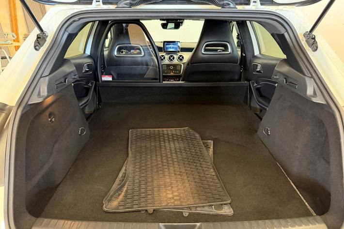 Hvid Mercedes GLA220 d fra 2017