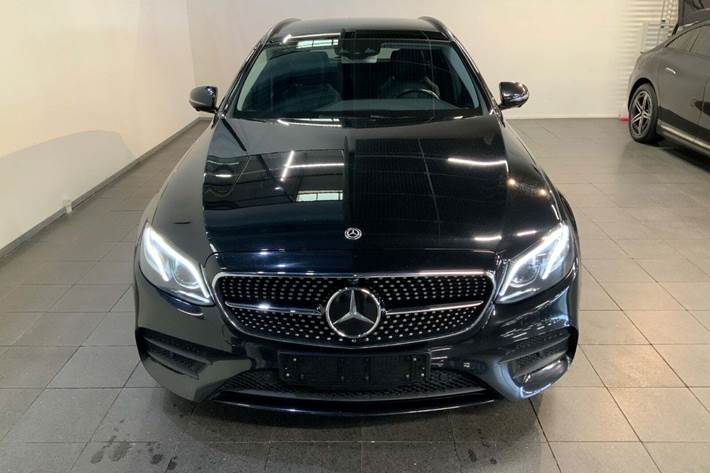 Sort Mercedes E300 de fra 2019