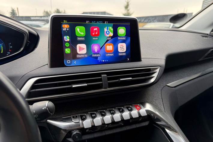 Grøn Peugeot 3008 fra 2020