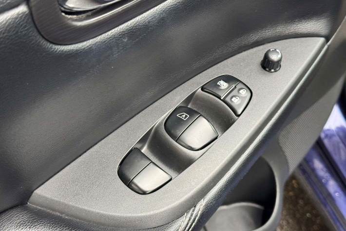 Blå Nissan Pulsar fra 2016