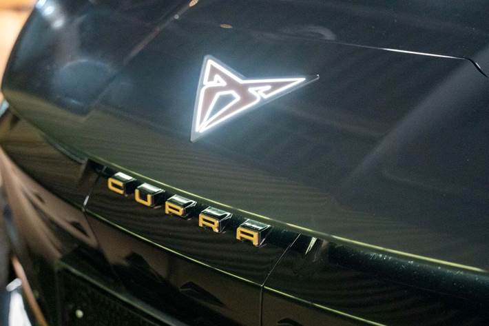 Grå Cupra Tavascan fra 2024