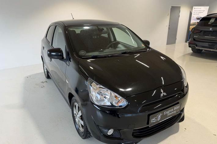 Sort Mitsubishi Space Star fra 2015