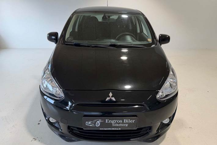 Sort Mitsubishi Space Star fra 2015