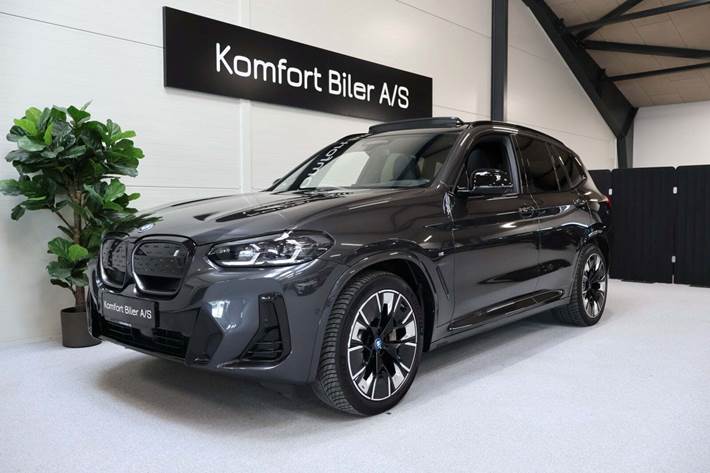 Grå BMW iX3 fra 2022