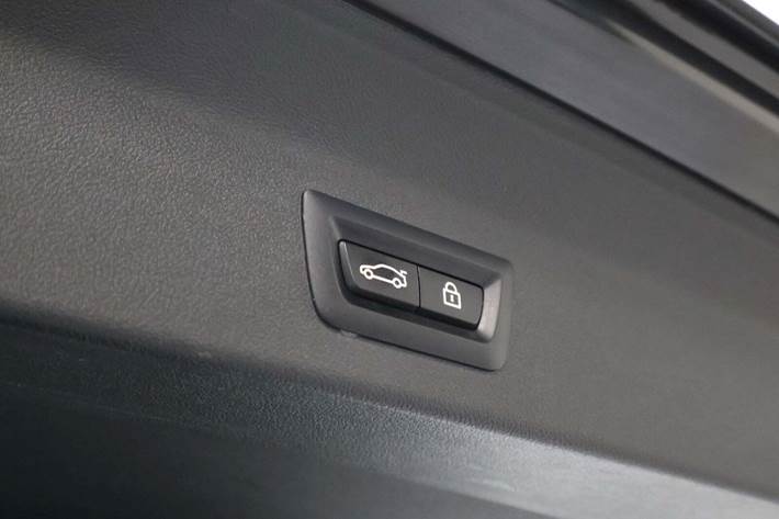 Grå BMW iX3 fra 2022