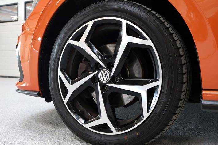 Orange VW Polo fra 2020