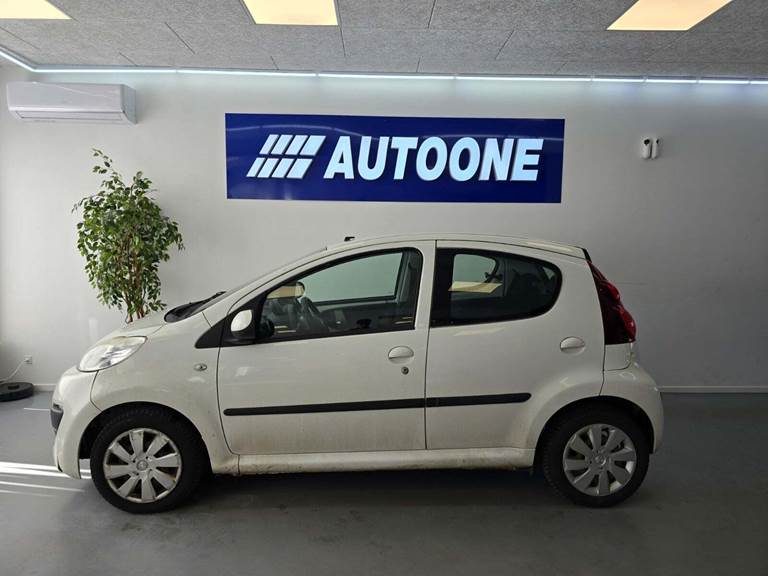 Peugeot 107 1,0 White