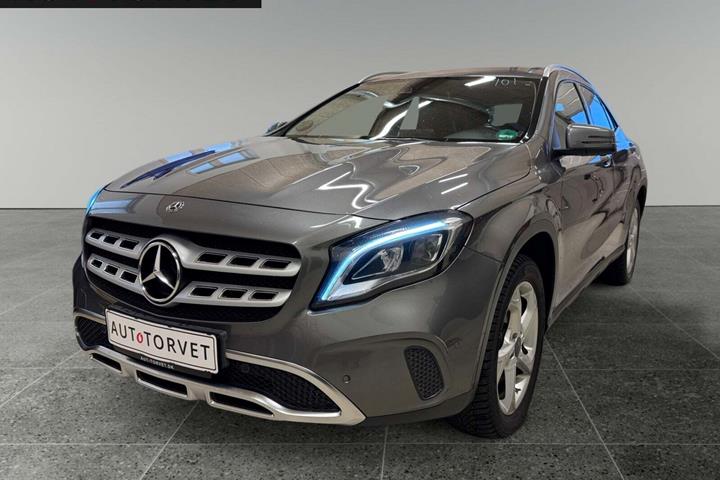 Grå Mercedes GLA200 d fra 2017 set udefra