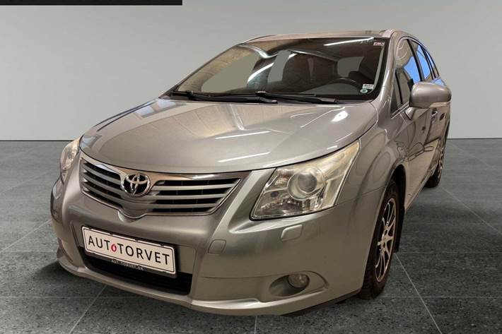 Sølv Toyota Avensis fra 2011
