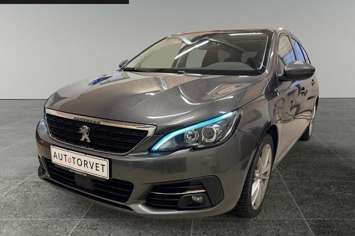 Grå Peugeot 308 fra 2019 set udefra